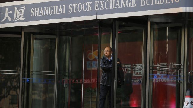 <p>
	Шанхайската фондова борса. <em>Снимка: Ройтерс</em></p>
