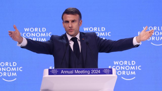 Френският президент Еманюел Макрон по време на изказването си пред Световния икономически форум в Давос. Снимка: Bloomberg LP