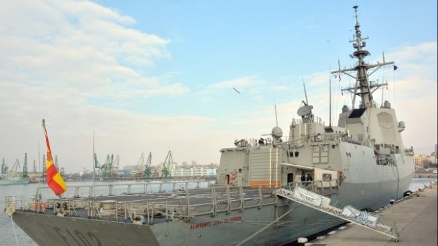 <p>
	<em>Кораби от военноморска група на НАТО на неофициално рутинно посещение във Варна, 12 февруари 2017 г. Снимка: БТА</em></p>
