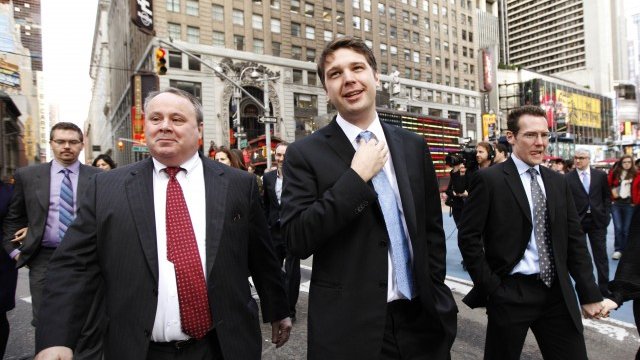 <p>
	Главният изпълнителен директор на Groupon Андрю Мейсън след успешното IPO.<em> Снимка: Ройтерс</em></p>
