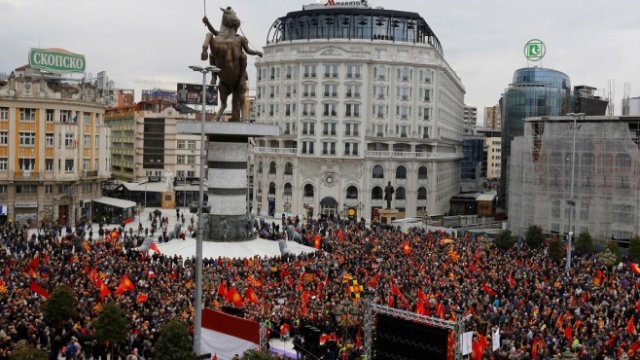 <p>
	Протест в Скопие. <em>Снимка: Архив Ройтерс</em></p>
