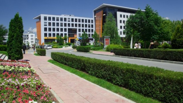 <p>
	Офис сграда на ФНИБ АДСИЦ в Бизнес Парк София в Младост IV Снимка: brefbg.com</p>
