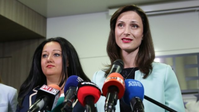 <p>
	Мария Габриел и Лиляна Павлова Снимка: БТА</p>
