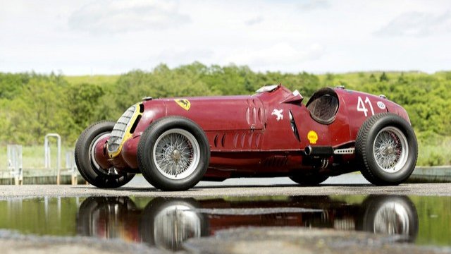 <p>
	Автомобилът&nbsp;Alfa Romeo, който ще бъде предложен на търг. <em>Снимка:&nbsp;</em><em>Bonhams&nbsp;</em></p>
