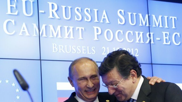 <p>
	Владимир Путин и Жозе Мануел Барозу. <em>Снимка: Ройтерс</em></p>
