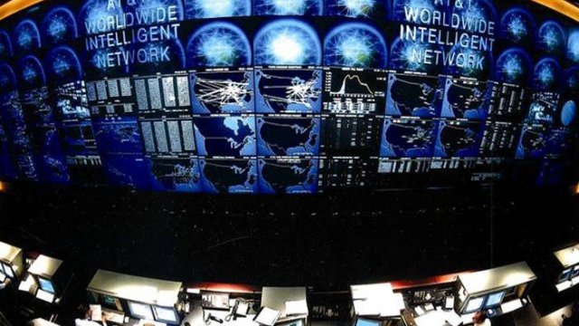 <p>
	Команден център на втория по големина американски оператор. <em>Снимка: AT&amp;T</em></p>
