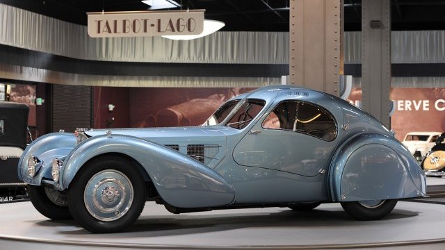 <p>
	Това спортно купе Bugatti Type 57SC Atlantic беше продадено за 38 млн. долара. <em>Снимка:&nbsp;Gooding &amp; Company.</em></p>
