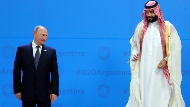 <p>
	Руският президент Владимир Путин и саудитският престолонаследник принц Мохамед Бин Салман.&nbsp;<em>Снимка: Ройтерс</em></p>
