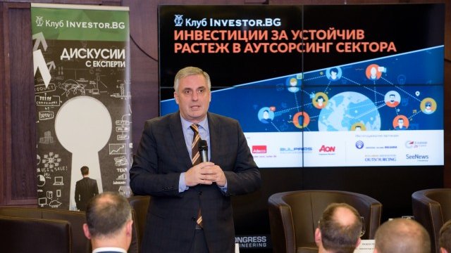<p>
	Вицепремиерът и министър на труда и социалната политика Ивайло Калфин. <em>Снимка: Investor.bg</em></p>
