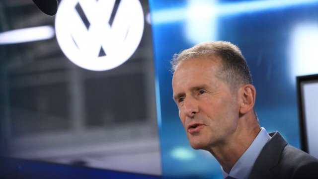 <p>
	Ръководителят на Volkswagen Group Херберт Дийс. <em>Снимка: Bloomberg L.P.</em></p>

