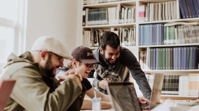 Как Фондът „Иди, учи и се върни” пак ще подпомогне стипендианти в чужбина?