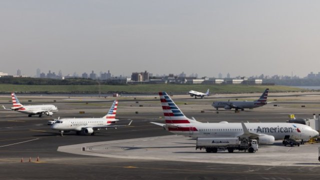 Според American Airlines няма забавяне на търсенето	