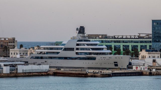 Една от яхтите на Абрамович, която избега арест. Снимка: Bloomberg LP