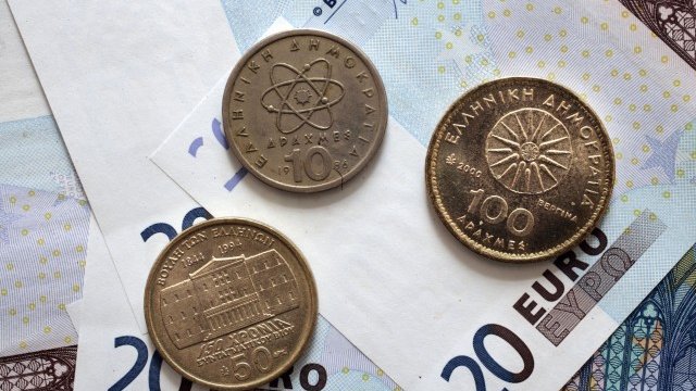<p>
	Участието на Гърция в еврозоната е под въпрос.<em> Снимка: Getty Images News</em></p>
