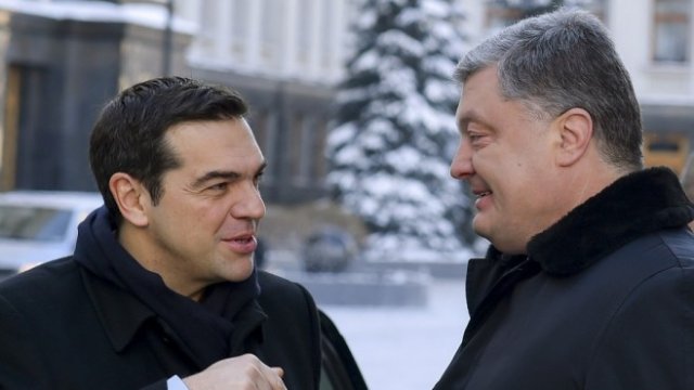<p>
	Алексис Ципрас (вляво) и Петро Порошенко. Снимка: <em>Официален сайт на украинския президент</em></p>
