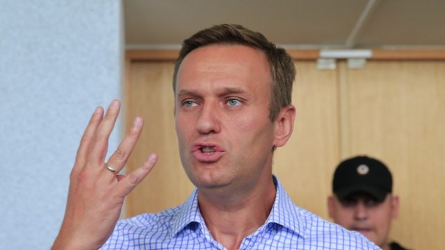 <p>
	Навални по време на едно от поредните изслушвания в съдебна зала. <em>Снимка: Ройтерс</em></p>
