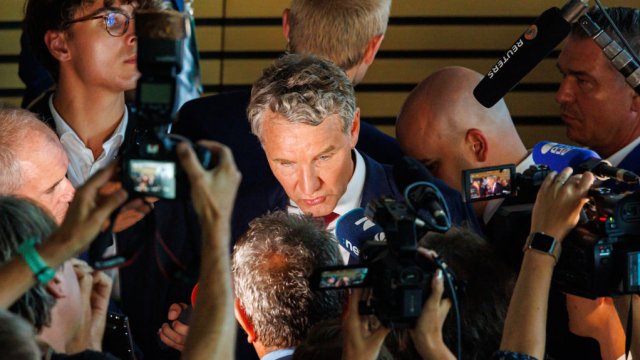 Лидерът на AfD Бьорн Хьоке дава пресконференция след обявяването на резултатите в Тюрингия. Снимка: Jens Schlueter/Getty Images