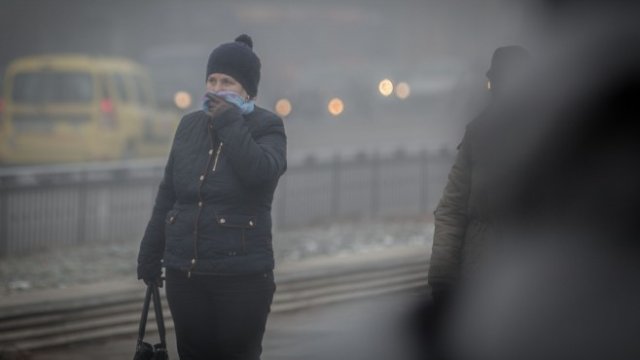<p>
	Въздухът в София също е замърсен, особено през зимните месеци. <em>Снимка: Димитър Кьосемарлиев, Investor Media Group</em></p>

