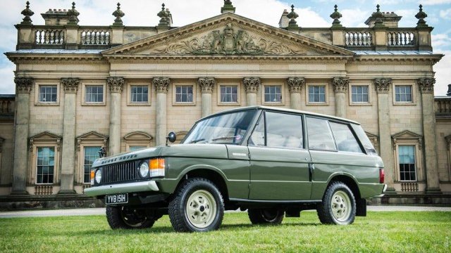 <p>
	Първият произведен Land Rover Range Rover. <em>Снимка: Silverstone Auctions</em></p>
