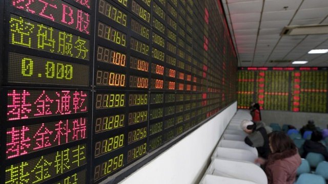 <p>
	Фондовата борса в Шанхай. <em>Снимка: Архив Ройтерс</em></p>
