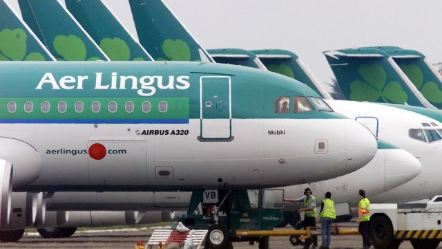 <p>
	Самолети на ирландския превозвач Aer Lingus. <em>Снимка: Ройтерс</em></p>

