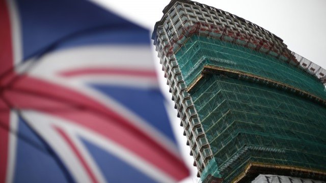<p>
	Строителството във Великобритания също се забавя значително през последното тримесечие на 2014 г. <em>Снимка: Ройтерс</em></p>
