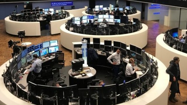 Въпреки напрежението на търговския фронт европейските акции поскъпват 