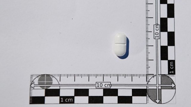 <p>
	Минималната заплата е хапче, което трябва да се взема, след като се премери три пъти. <em>Снимка: gettyimages</em></p>
