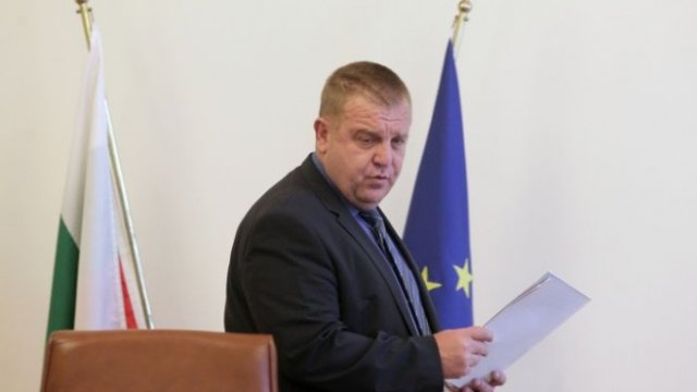 <p>
	Министърът на отбраната Красимир Каракачанов. <em>Снимка: БТА</em></p>
