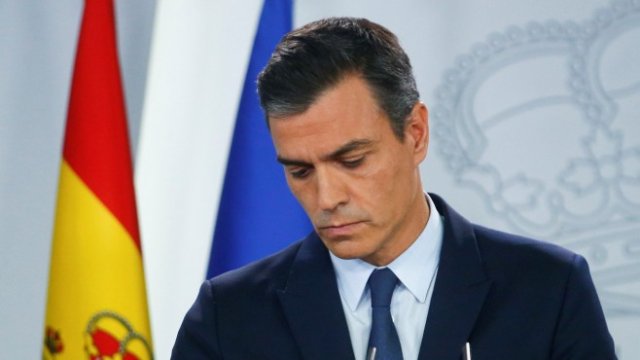 <p>
	Временият испански премиер&nbsp;Педро Санчес по време на вчерашната си пресконференция. <em>Снимка: Ройтерс</em></p>
