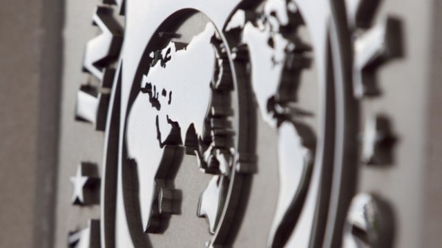 Какви са рисковете пред икономиките според МВФ?