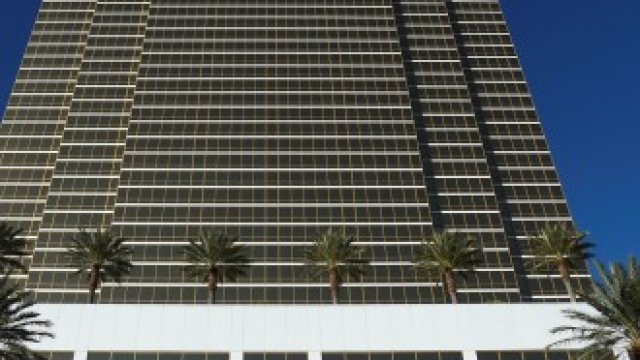 <p>
	Trump International Hotel &amp; Tower в Ню Йорк. <em>Снимка: Архив Ройтерс</em></p>
