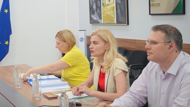 Министърът на туризма Зарица Динкова (в средата). Снимка: Министерство на туризма