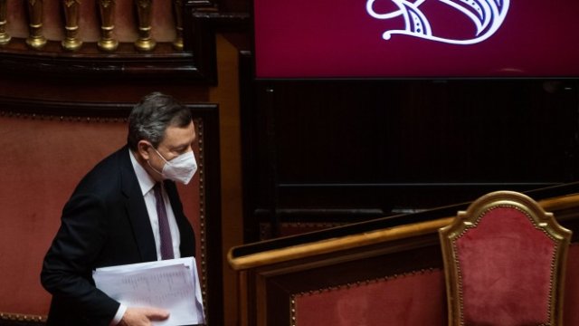 <p>
	Драги по време на обсъжданията в Сената. <em>Снимка: EPA/MAURIZIO BRAMBATTI</em></p>
