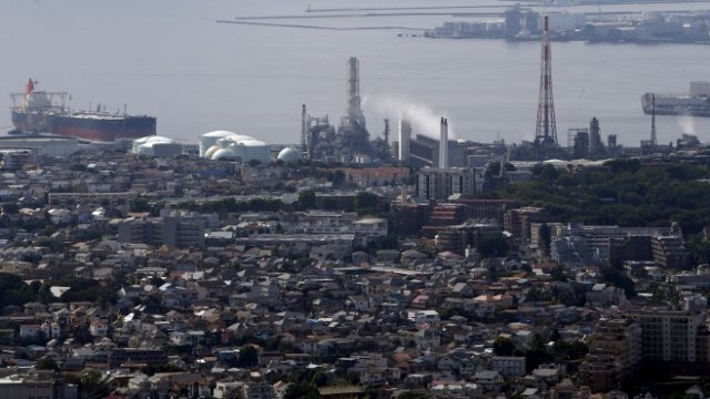 <p>
	Индустриалната зона Кейшин в Йокохама - най-големият японски пристанищен град, административен център на префектура Канагава. <em>Снимка: Ройтерс</em></p>
