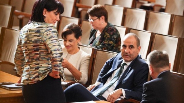 <p>
	Парламентът започна работа днес от втория опит за събиране на кворум.&nbsp;<em>Снимка: Димитър Кьосемарлиев, Investor Media Group</em></p>
