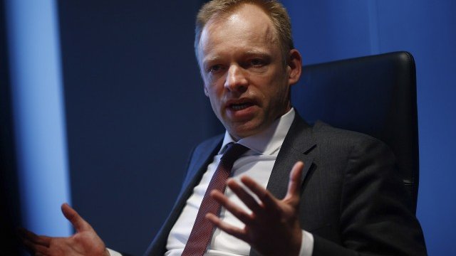 <p>
	Клеменс Фюст. <em>Снимка: архив Ройтерс</em></p>
