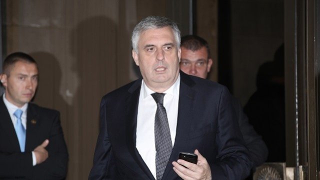 <p>
	Ивайло Калфин на влизане в НДК. <em>Снимка: БТА</em></p>
