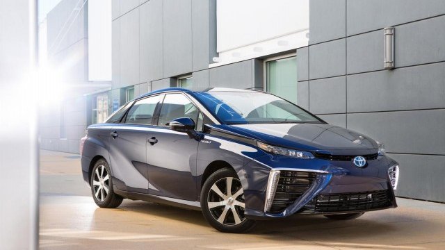 <p>
	Серийният водороден автомобил на Toyota - <strong><a href="http://automedia.investor.bg/news/index.php?tag=Toyota%20Mirai">Mirai</a></strong>. <em>Снимка: Toyota&nbsp; </em></p>
