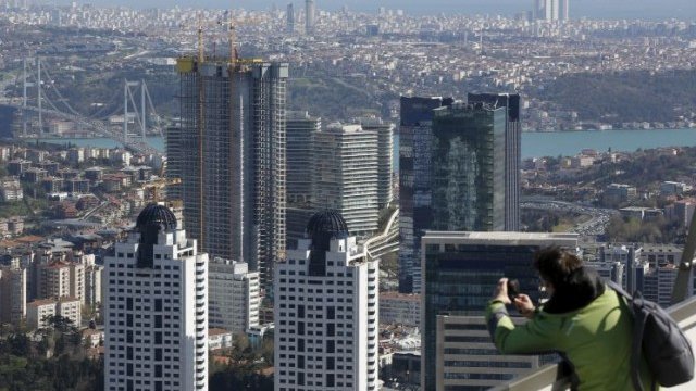 <p>
	Истанбул е една от най-оживените строителни площадки в региона. <em>Снимка: Ройтерс</em></p>
