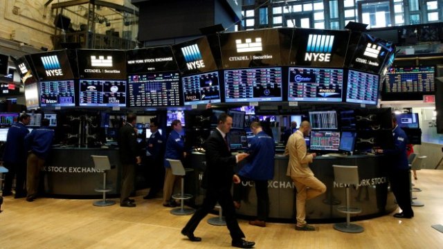 Спадащите петролни цени и геополитиката натежаха над Dow и S&P 