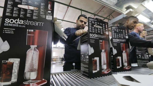 <p>
	От началото на годината&nbsp;Sodastream International отчита спад на акциите си от&nbsp;56%. <em>Снимка: архив Ройтерс</em></p>
