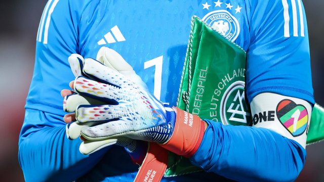 Германският капитан и вратар Мануел Нойер няма да излезе със символичната капитанска лента. Снимка:&nbsp;&nbsp;Christian Charisius/picture alliance via Getty Images)