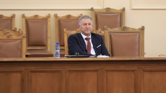 <p>
	Стойчо Кацаров. <em>Снимка: БГНЕС</em></p>
