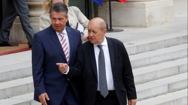 <p>
	<em>Германският външен министър Зигмар Габриел (вляво) и френският му колега Жан-Ив льо Дриан.&nbsp;Снимка: Ройтерс</em></p>
