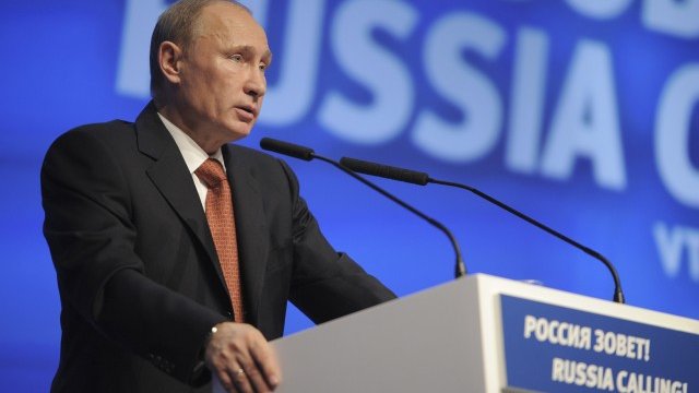 <p>
	Владимир Путин по време на речта си пред форума &quot;Россия зовет!&quot;. <em>Снимка: Ройтерс</em></p>
