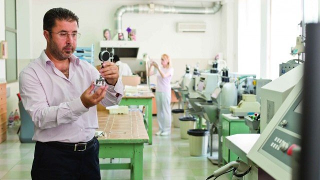 <p>
	С цел да облекчи достъпа на бизнеса до банково финансиране, ПроКредит Банк няма да начислява и такса за разглеждане на искания за кредит. <em>Снимка: банката</em></p>
<div>
	&nbsp;</div>
