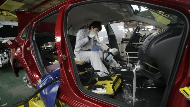 <p>
	Фабрика на Peugeot Citroen в Китай. <em>Снимка: Ройтерс</em></p>
