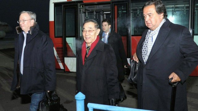 <p>
	Делегацията каца в Пхенян. <em>Снимка: Ройтерс</em></p>
