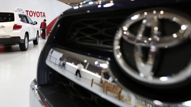 <p>
	Toyota постави през 2013 г. рекорд за най-много произведени коли за година. <em>Снимка: Ройтерс</em></p>
